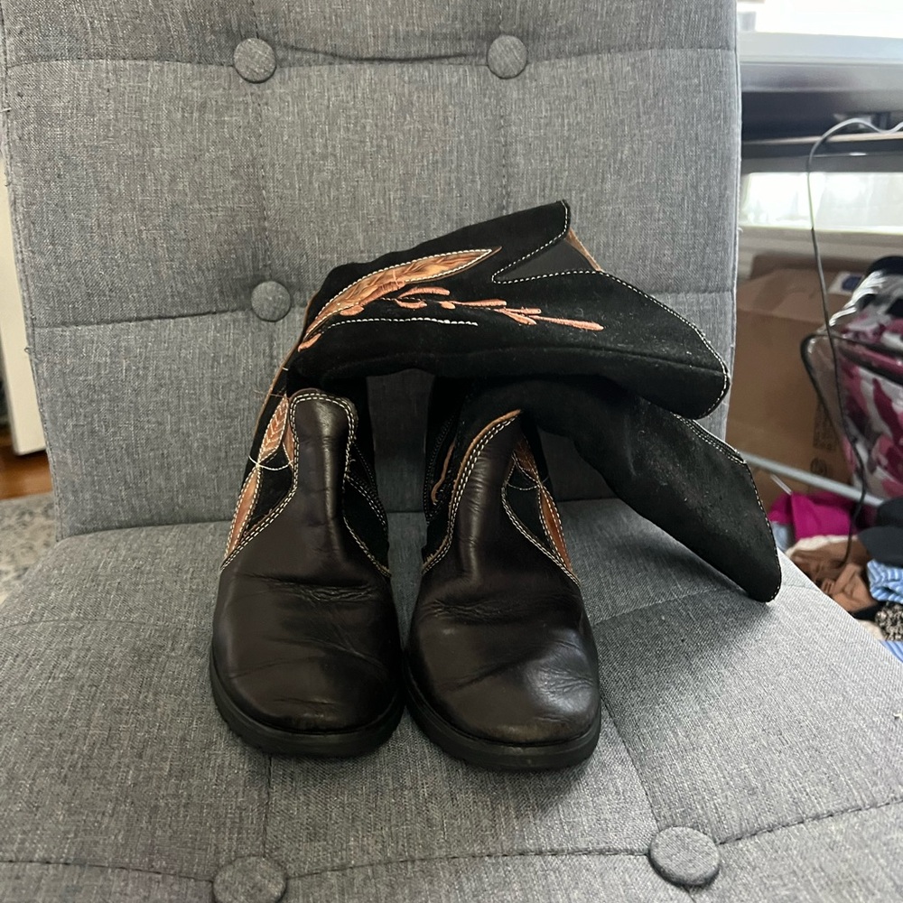 Embroidered Black and Brown Western Boots - Picture 7 of 8